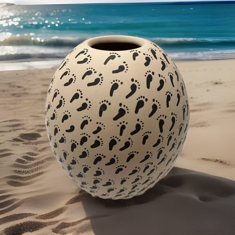 Mata Ortiz Pottery Diana‎ Loya Vase Olla White Clay Barefoot Footprints Mexico